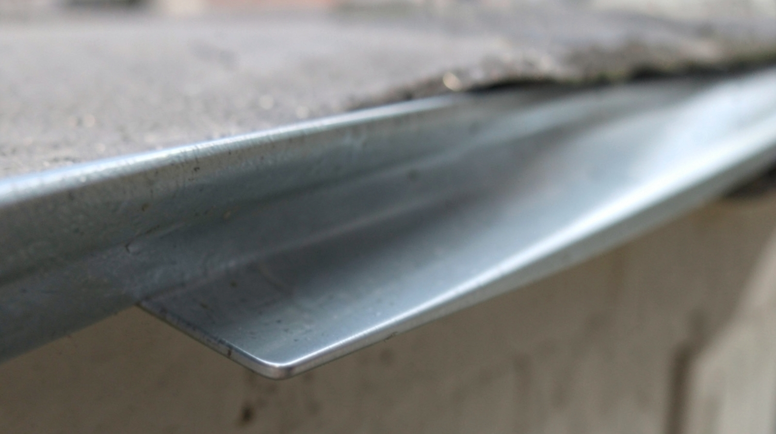 Gutter Cleaning in Elk Grove, CA in Elk Grove