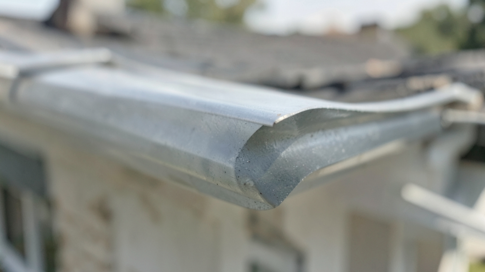 Gutter Cleaning in Redmond, WA in Redmond